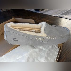 NIB Ugg Ansley light grey size 8